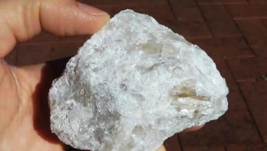 Mineral de lítio